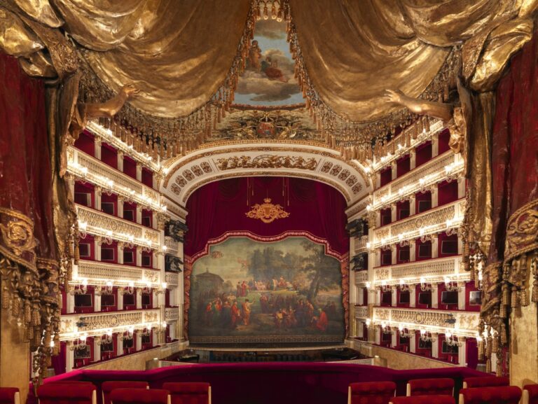Napoli al tramonto per il Maggio dei Monumenti  Concerto del Teatro San Carlo sul Monte Echia