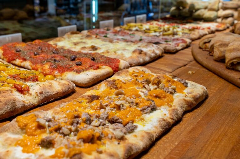 E’ tempo di pizze autunnali da S.qui.sito: Zucca, castagne e salsiccia tra gli ingredienti protagonisti della stagione.