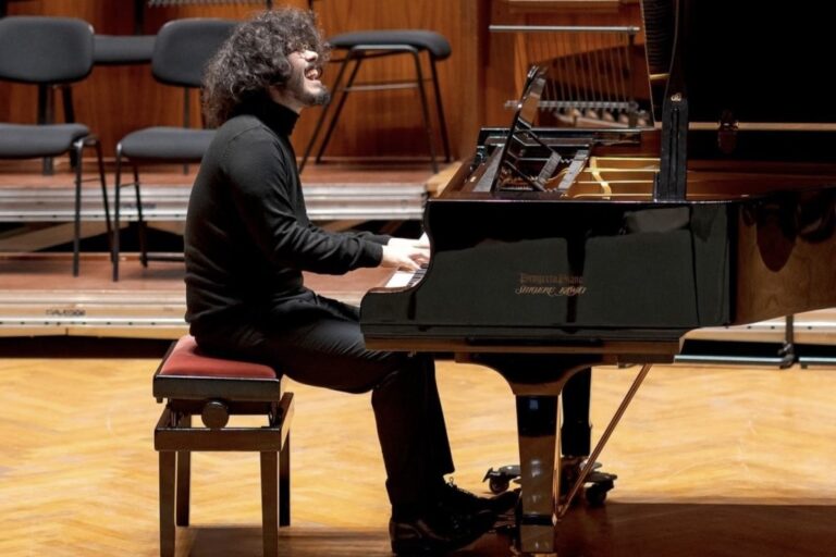 Il talento di Andrea Riccio inaugura il maggio de il “Salotto musicale di Nevile Reid”