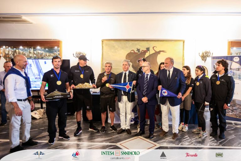 Yacht Club Costa Smeralda trionfa nella prima edizione del 2K Team Race a Napoli