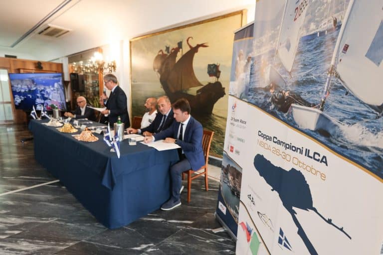Grande vela nel Golfo di Napoli , con il Circolo Savoia e i più prestigiosi circoli europei due regate internazionali ad ottobre