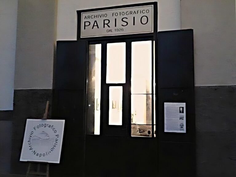 Maggio di Pizzofalcone, gli eventi del weekend: domani (ore 17) sotto il colonnato del Plebiscito apre l’Archivio Fotografico Parisio